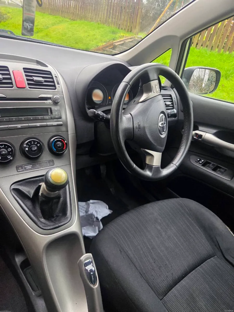 08 Toyota auris - Image 2