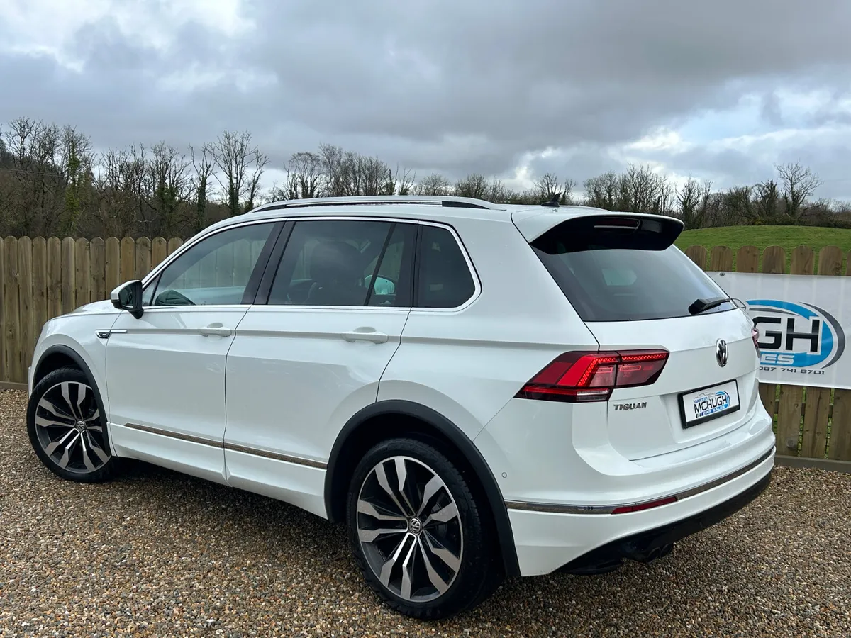 2019 Volkswagen Tiguan R Line - Image 2