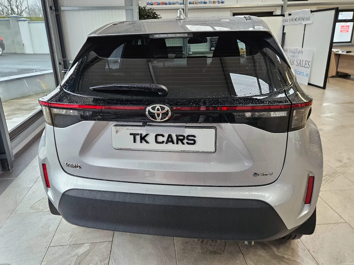 25 TOYOTA YARIS CROSS CR LUNA  EDITION HYBRID AUTO - Image 4