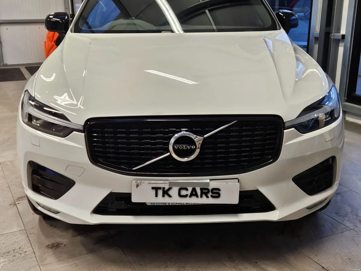 21  VOLVO XC60 2.0TD B4 R-DESIGN MHEV 197BHP - Image 3