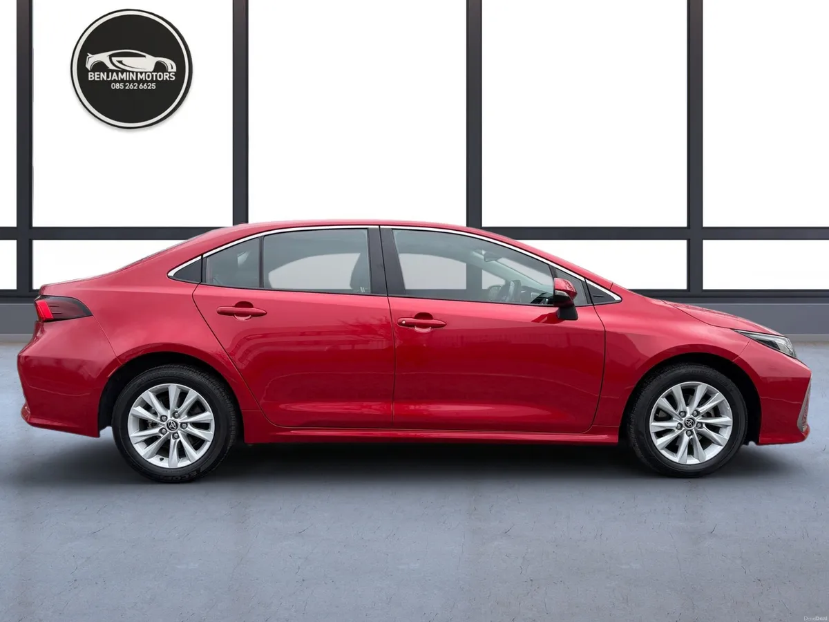 Toyota Corolla 2023 1.8 petrol Hybrid Luna - Image 3