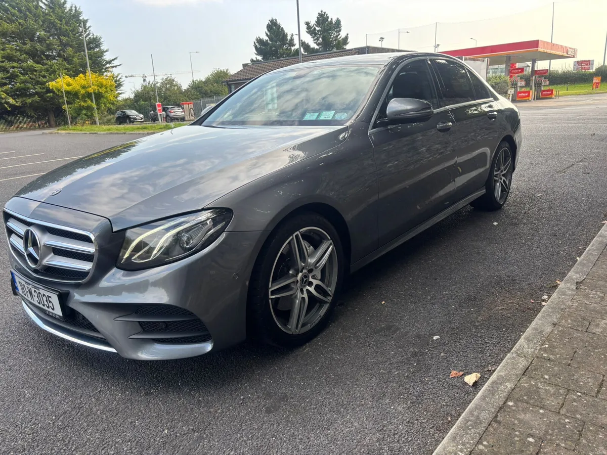 Mercedes-Benz E-Class 2018 E220D AMG AUTO - Image 4