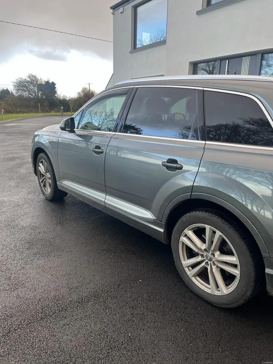 Audi Q7-One Owner-Full Main Dealer service History - Image 2