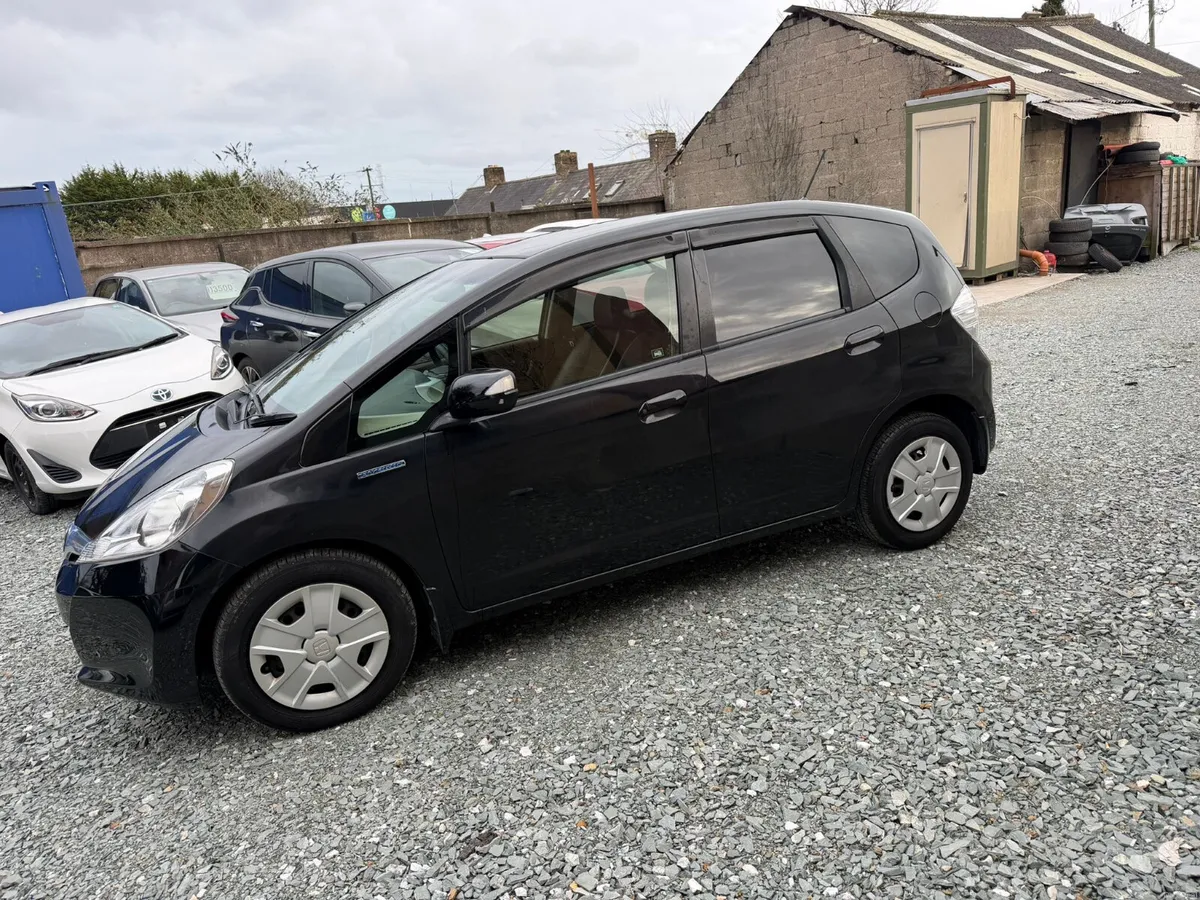 Honda Fit 2013 ** LOW MILEAGE** - Image 2
