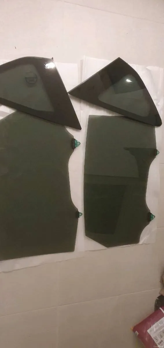 Toyota prius alpha tinted windows glass rear l/r - Image 2