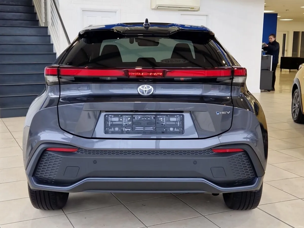 Toyota C-HR 1.8 HYBRID SPORT - Image 4
