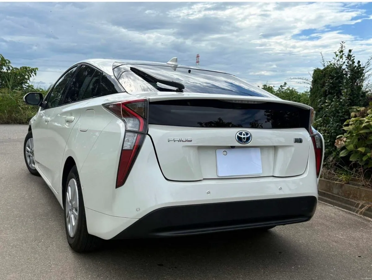 Toyota Prius 2018 - Image 2