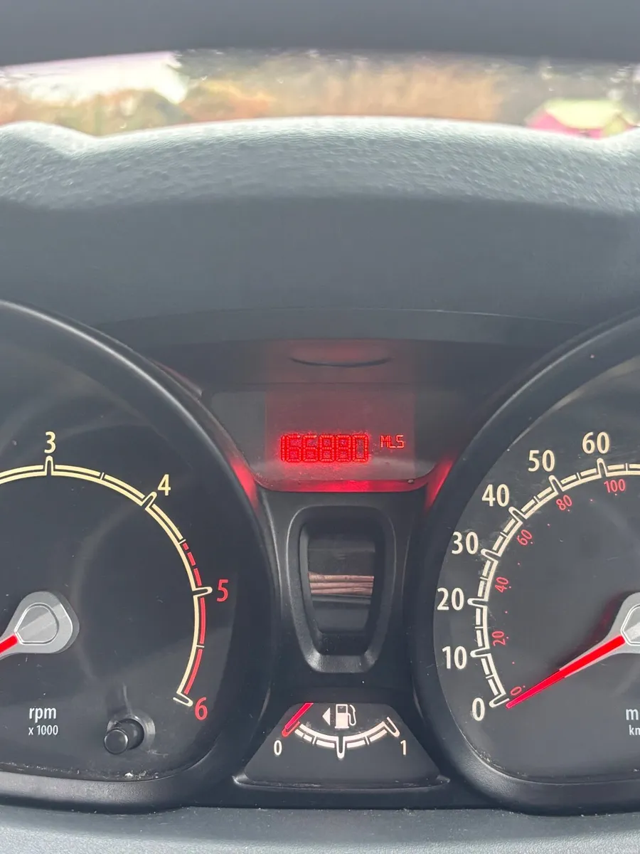 Ford Fiesta 2010 - Image 3