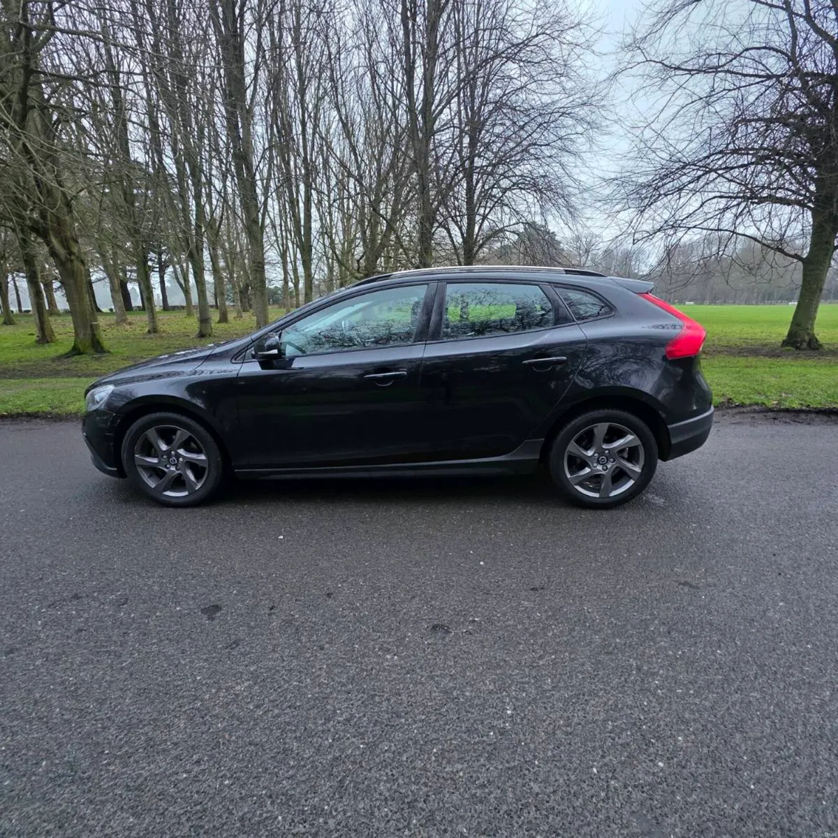 Volvo V40 SE LUX CROSS COUNTRY NEW CLUTCH AND FW - Image 1
