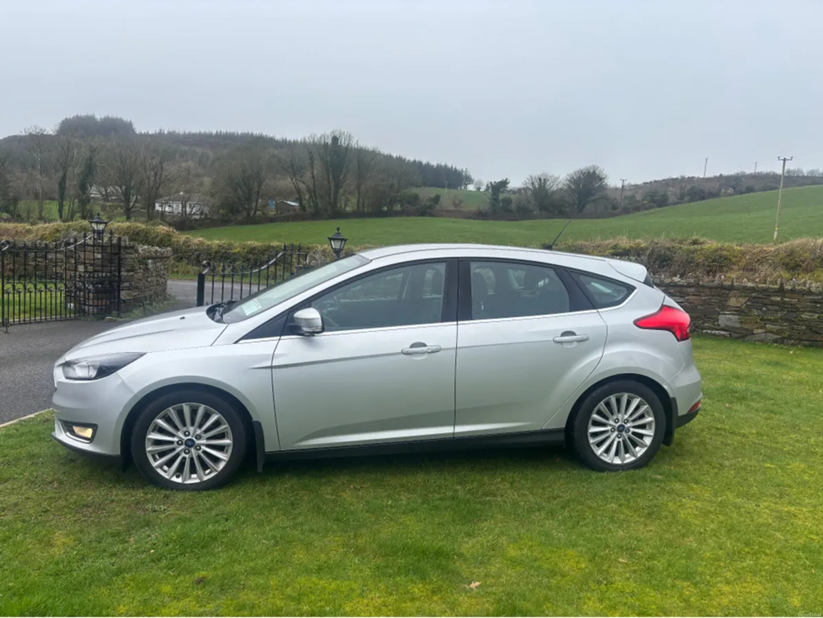 Ford Focus TITANIUM 1.5 TD 120PS 6SPEED 4DR - Image 4