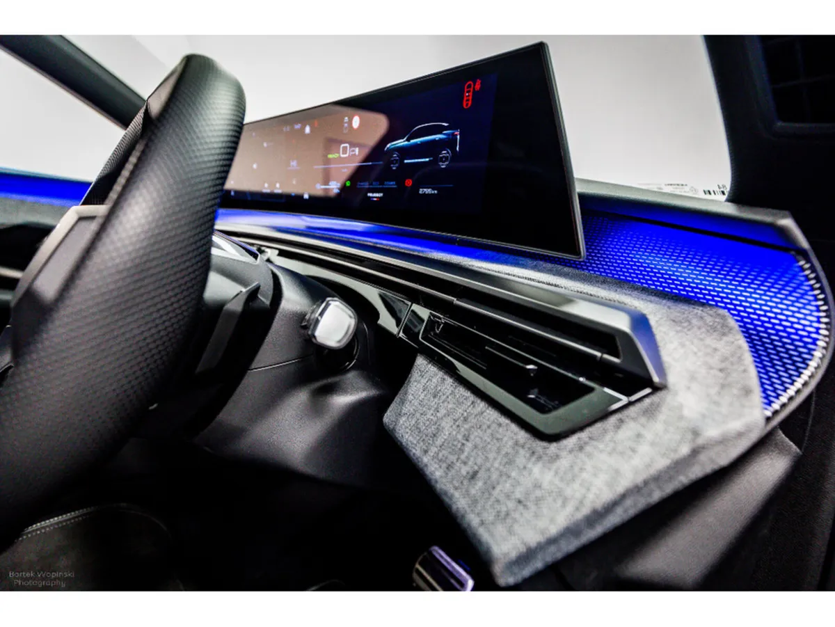 Peugeot 3008 *High spec* E-GT Exclusive 72kWh 210H - Image 6