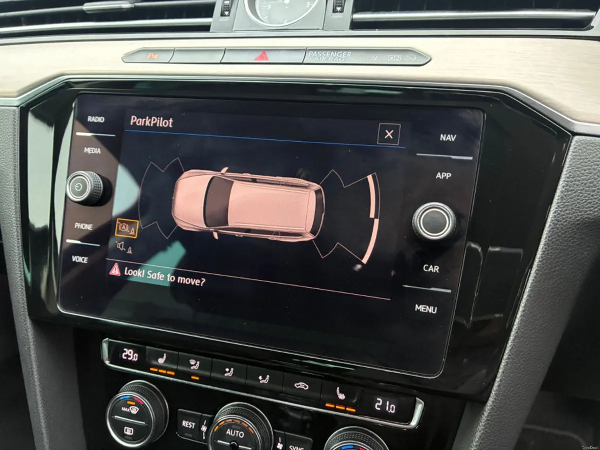 Volkswagen Passat GTE 218PS 4DR AUTO - Image 2