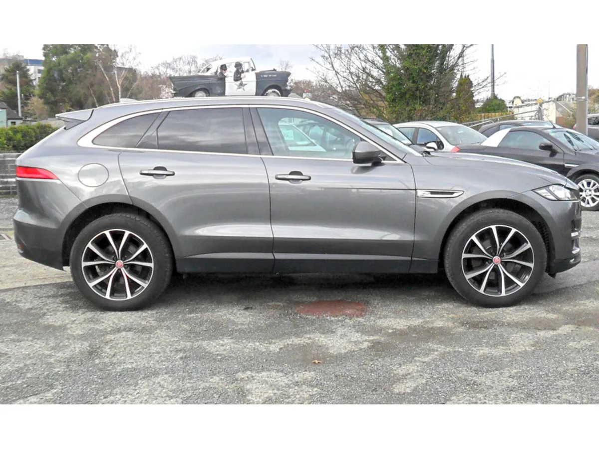 Jaguar F-Pace 2.0 D PORTFOLIO  AUTO.......NCT 09/2 - Image 4
