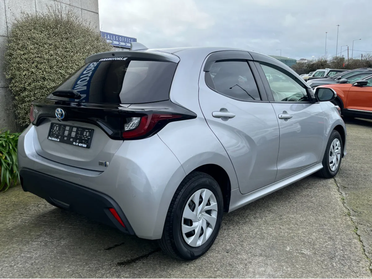 Toyota Yaris X AUTOMATIC HYBRID 1.5 PETROL //REVER - Image 4