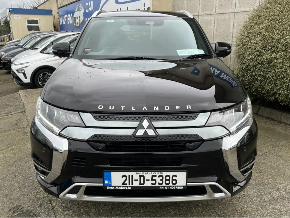 Mitsubishi Outlander INSTYLE 2.4 PLUG IN PETROL HY - Image 2