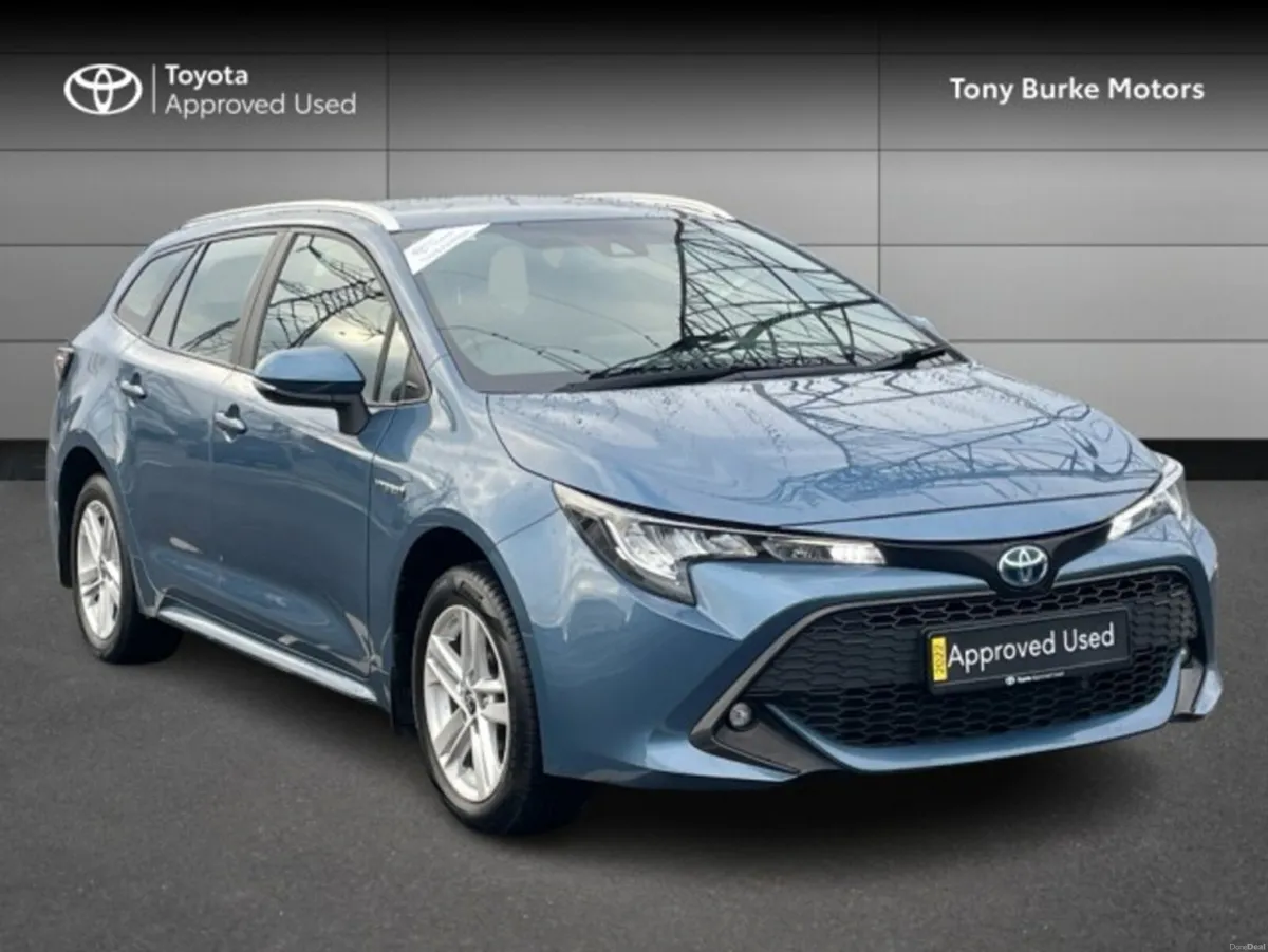 Toyota Corolla Tourer - Luna Edition - 1.8 Hybrid - Image 1