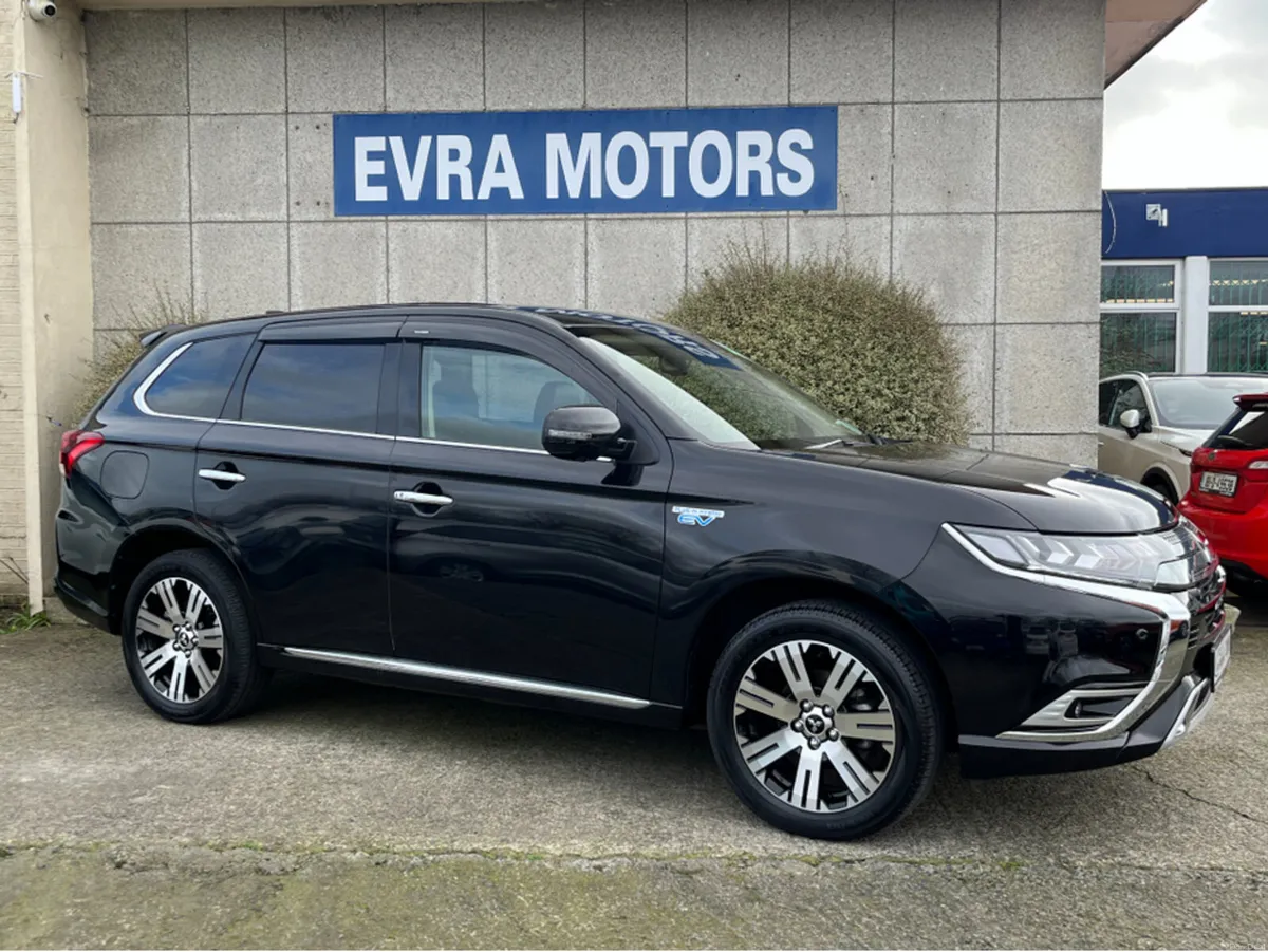 Mitsubishi Outlander PHEV 4WD G AUTOMATIC 2.4 PETR - Image 3