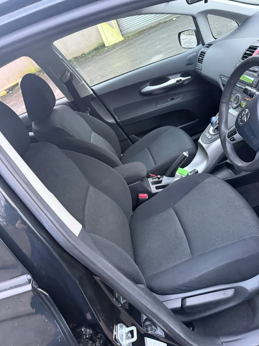 12 Toyota Auris hybrid automatic - Image 4