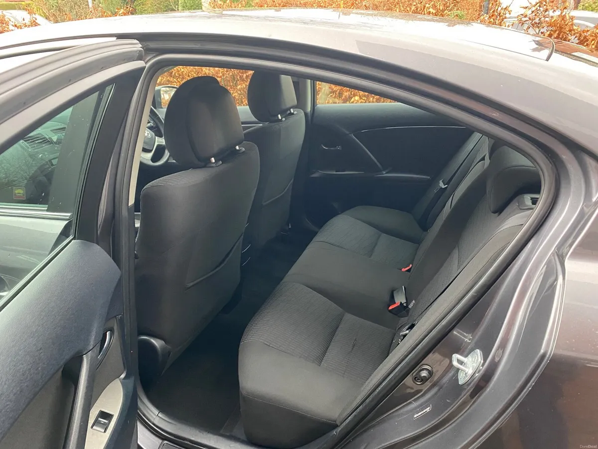 Toyota Avensis 2010 - Image 4