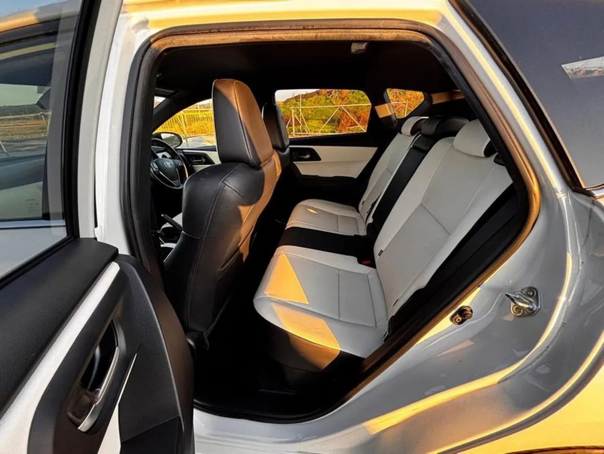 Toyota Auris 162 G Package Leather seats - Image 4