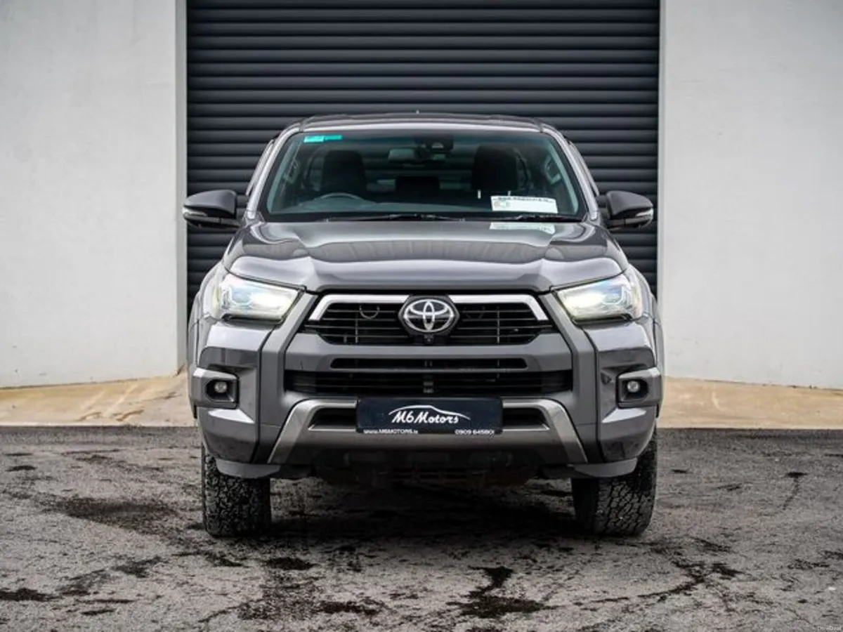 Toyota Hilux 2.8D4D INVINCIBLE X 201BHP AUTO - Image 2