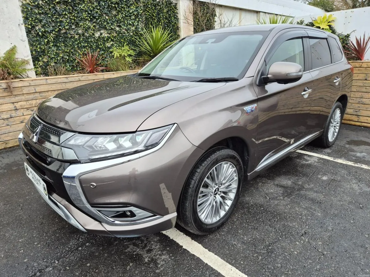 Mitsubishi Outlander 2.4 PHEV / INTENSE SAFETY PAC - Image 3