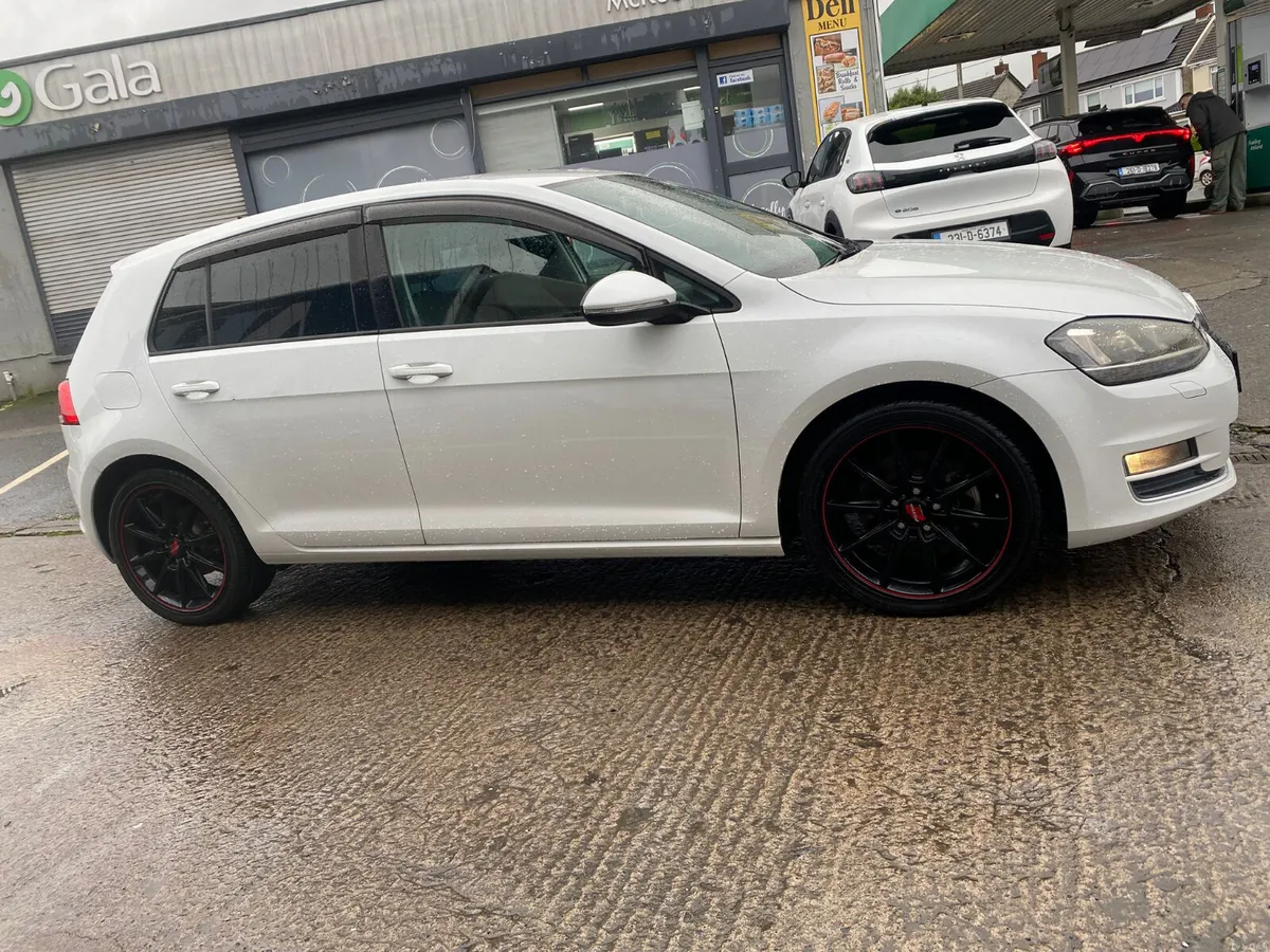 Volkswagen Golf 2014 automatic - Image 1
