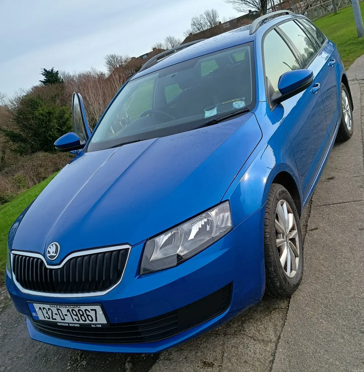 Skoda Octavia 1.2 tsi S petrol estate 2013 - Image 1