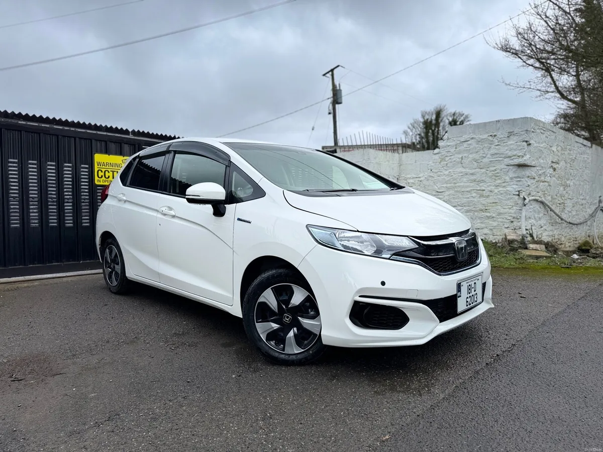 2018 HONDA FIT. 43K KMs ONLY. 2 YEAR NCT. AUTO 1.5 - Image 3