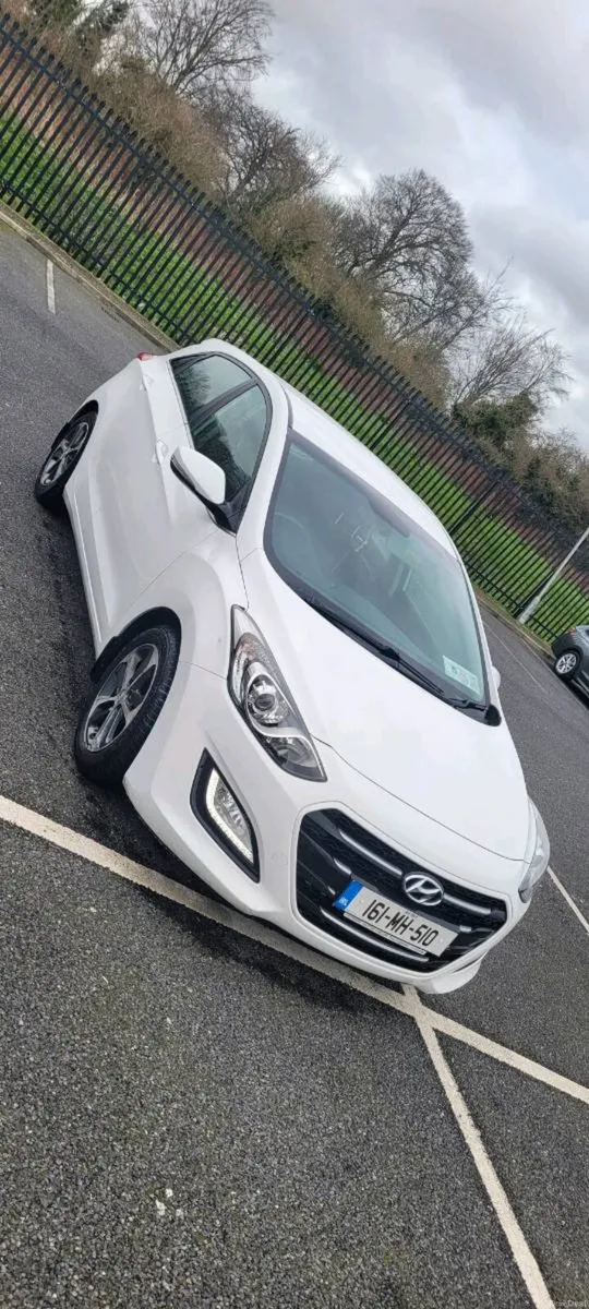 Hyundai i30 deluxe model Nct 02/27 - Image 2