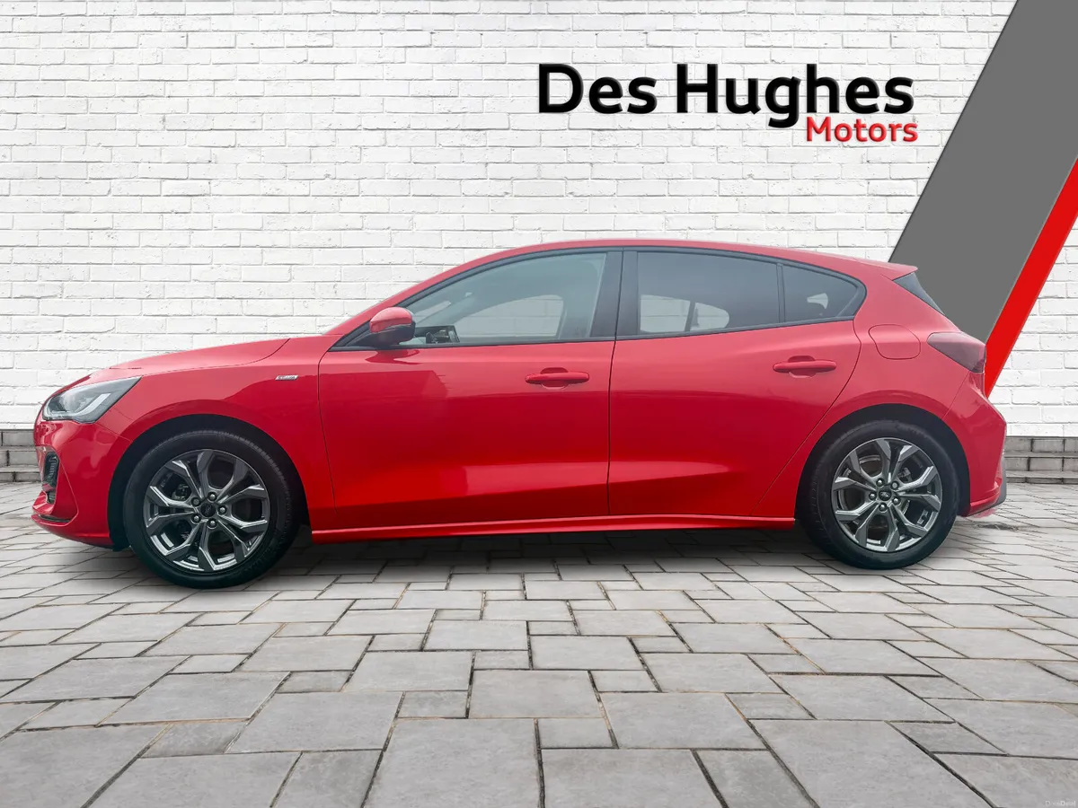Ford Focus 2024 St-Line Winter Pack - Image 4