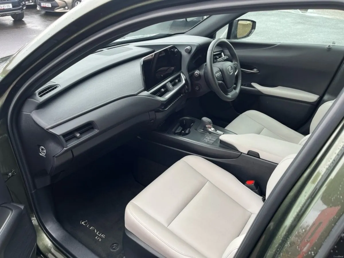 Lexus UX UX300H F SPORT DESIGN - Image 6