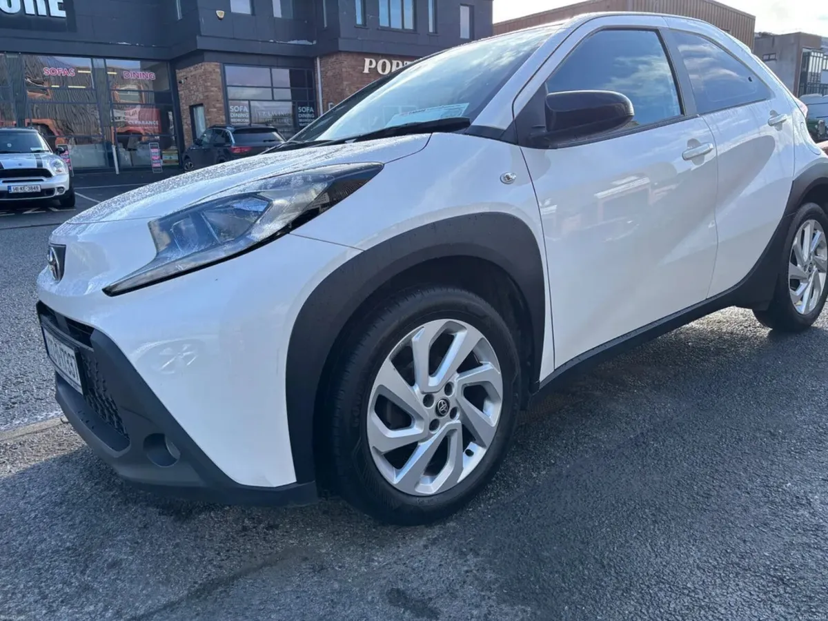 2022 Toyota Aygo X  1.0 VVT-I x-play Smartphone - Image 2