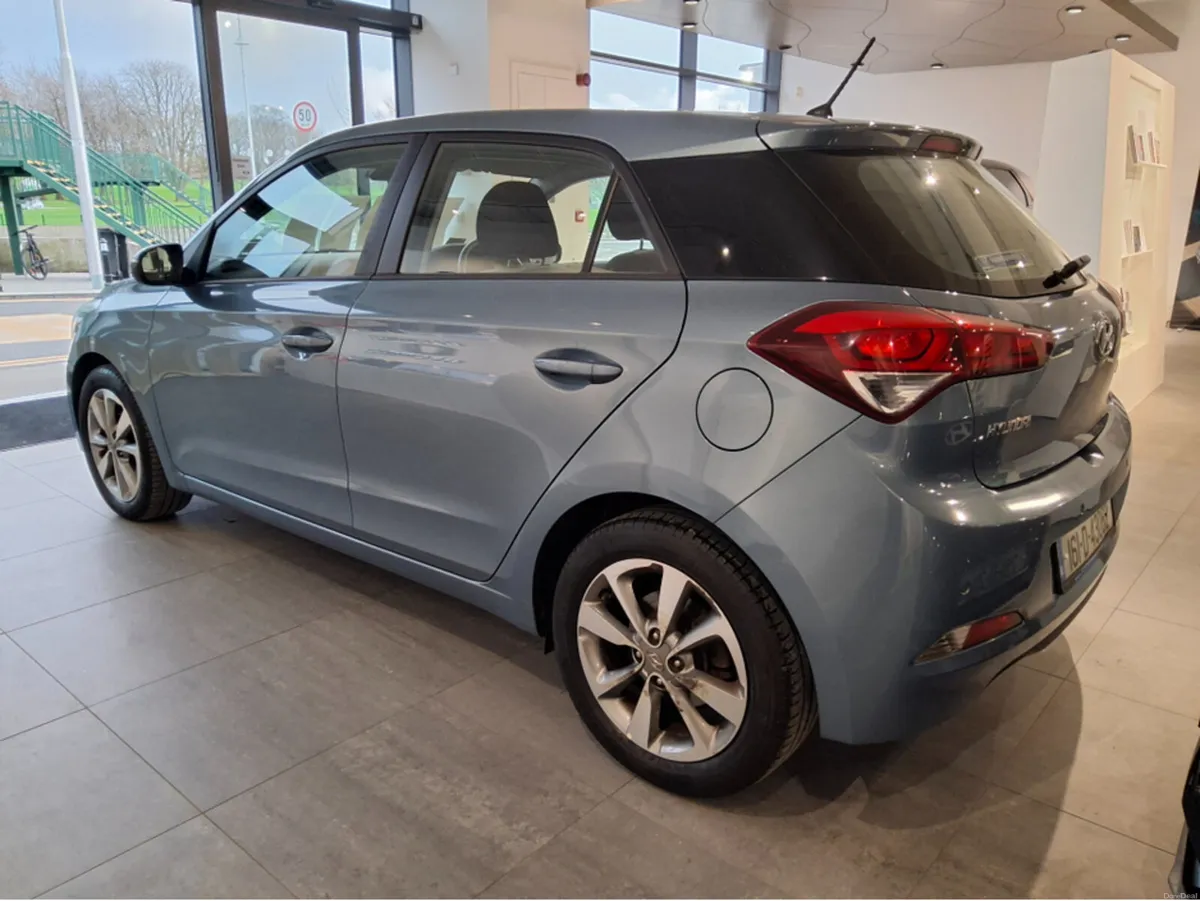 Hyundai i20 DELUXE - Only 56,000 Km- - Image 3