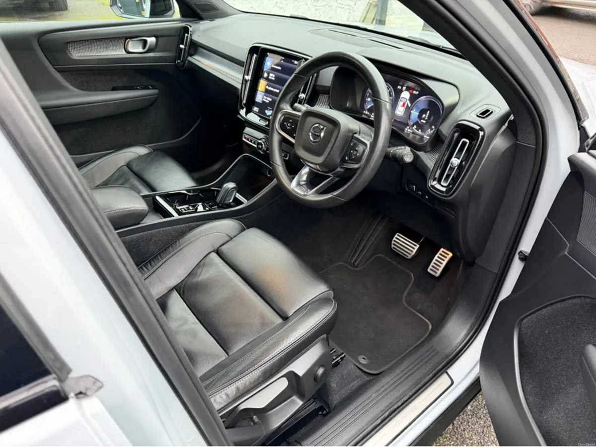 Volvo XC40 R-DESIGN T5 RECHARGE//FULL LEATHER//FUL - Image 4