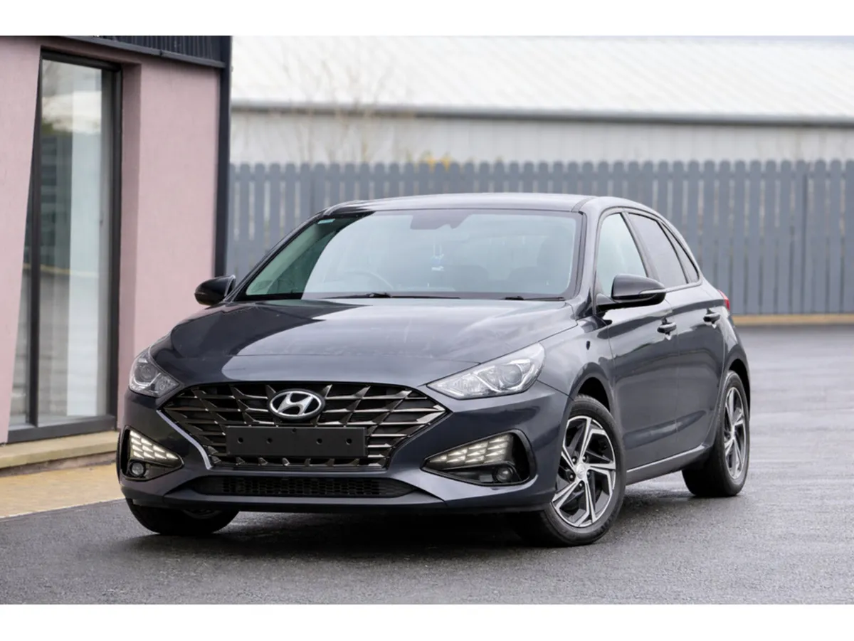 Hyundai i30 I 30 DELUXE 1.6 DIESEL HIGH SPEC - Image 1