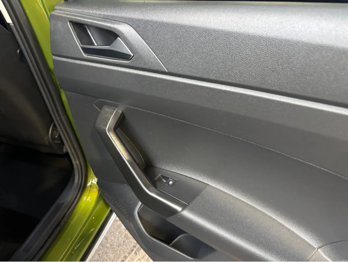 Volkswagen Taigo LIFE 1.0 TSI 110HP D7F 5 5DR AUTO - Image 2