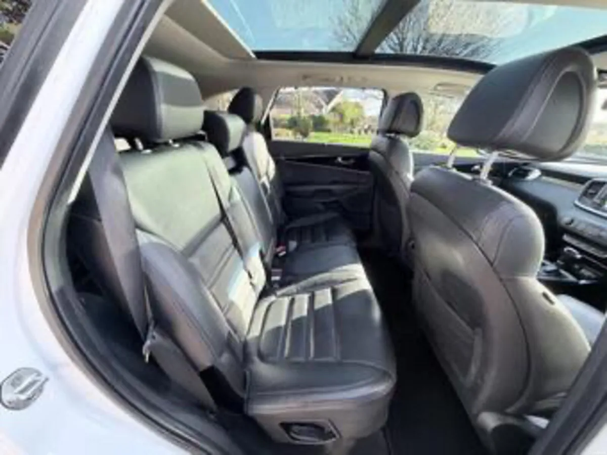 Kia Sorento 2016 Diesel Mint Condition - Image 4