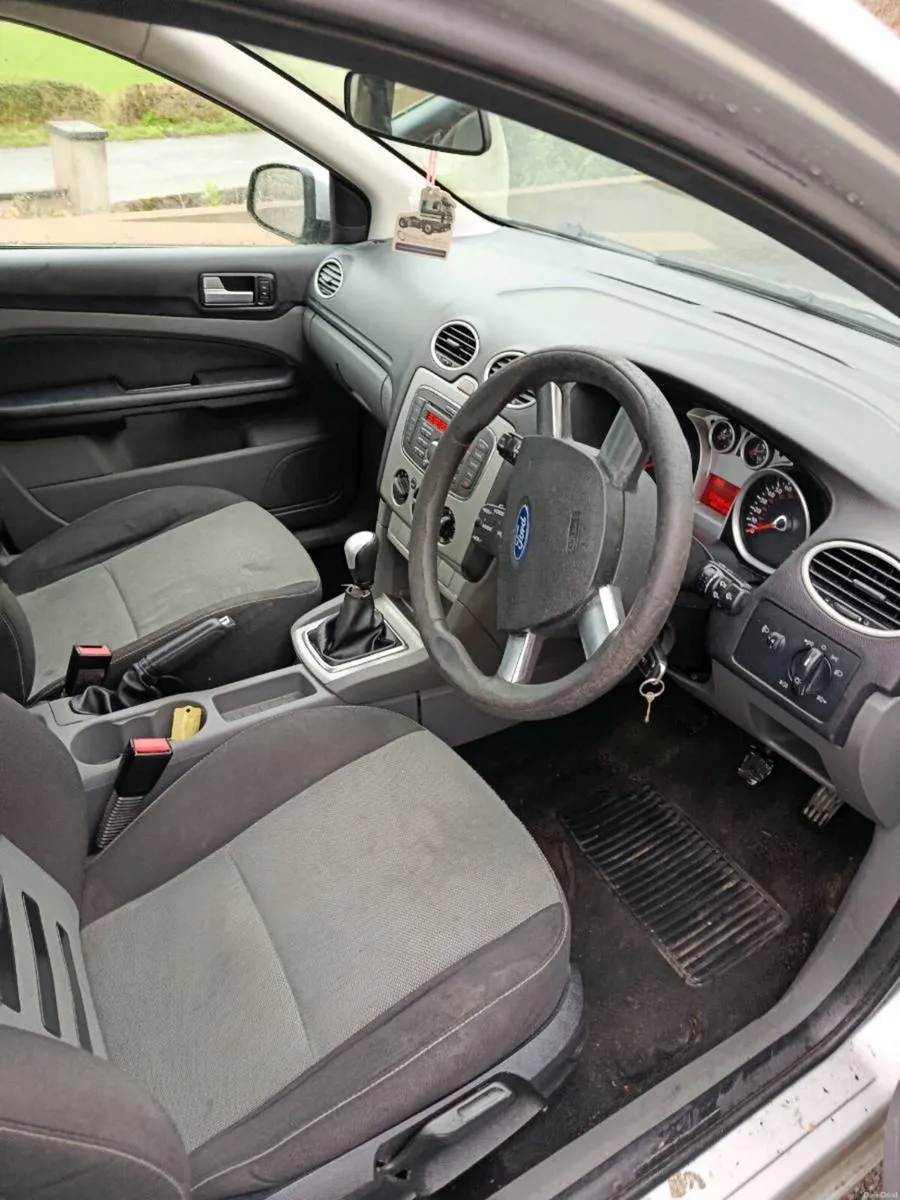 2011 Grey ford focus - Image 3
