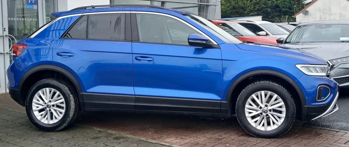 Volkswagen T-Roc LIFE 2.0 TDI 116HP **WINTER PACK, - Image 2