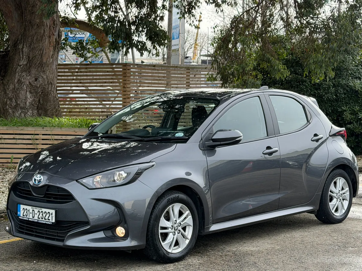 Toyota Yaris 2023..APPLE CARPLAY..REAR CAMERA - Image 2