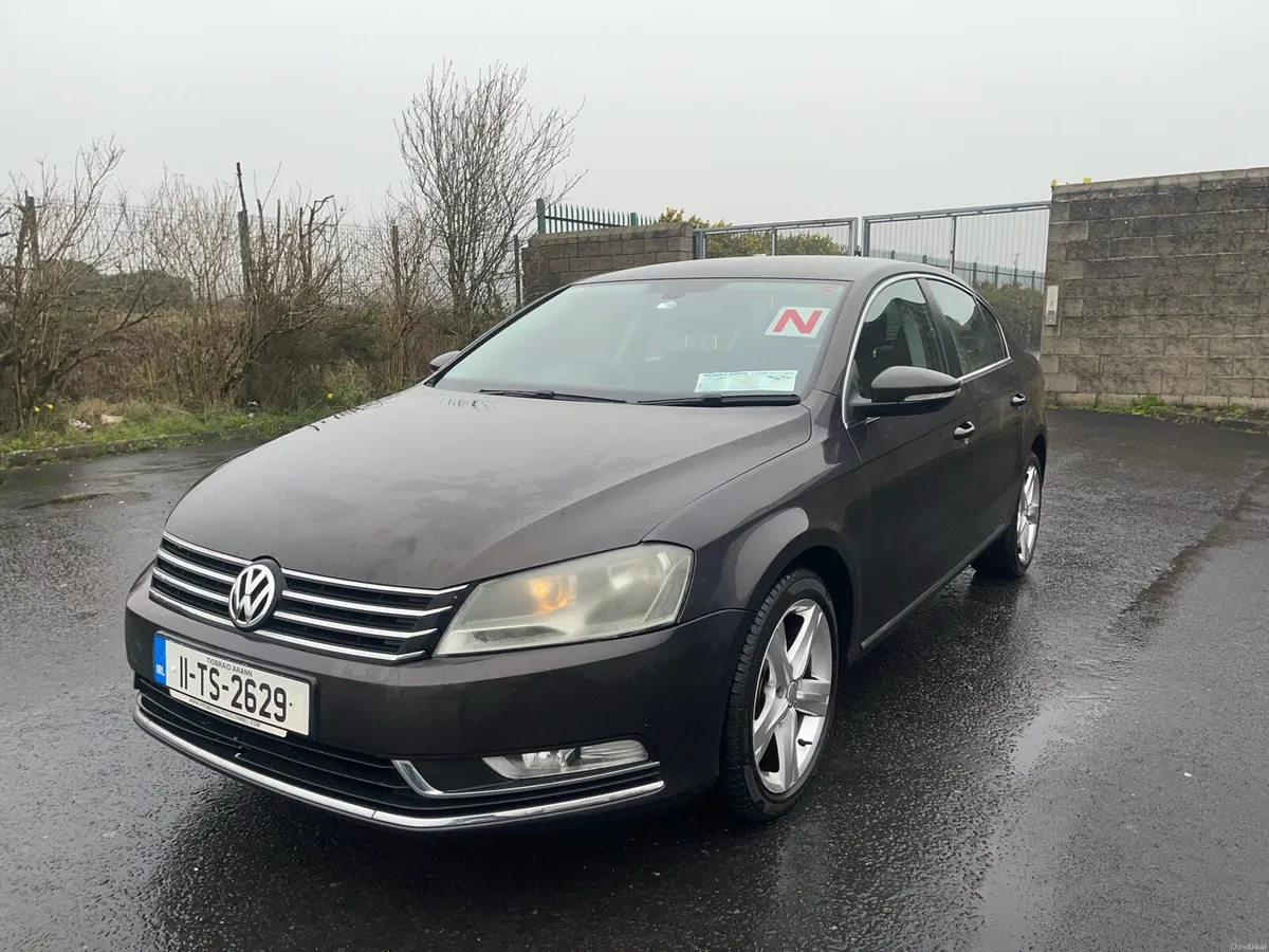 2011 Volkswagen Passat - Image 2