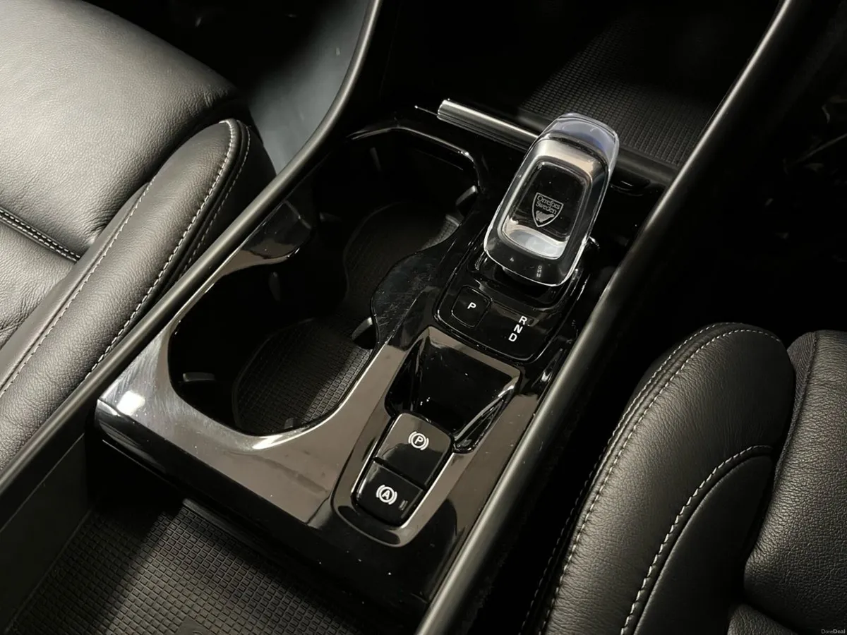 Volvo XC40 T5 Recharge Inscription Pro 262BHP - Re - Image 4