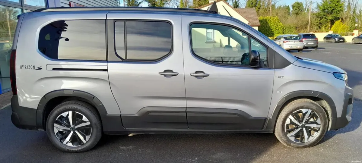 Wheelchair Taxi Peugeot Rifter Horizon GT Line - Image 3