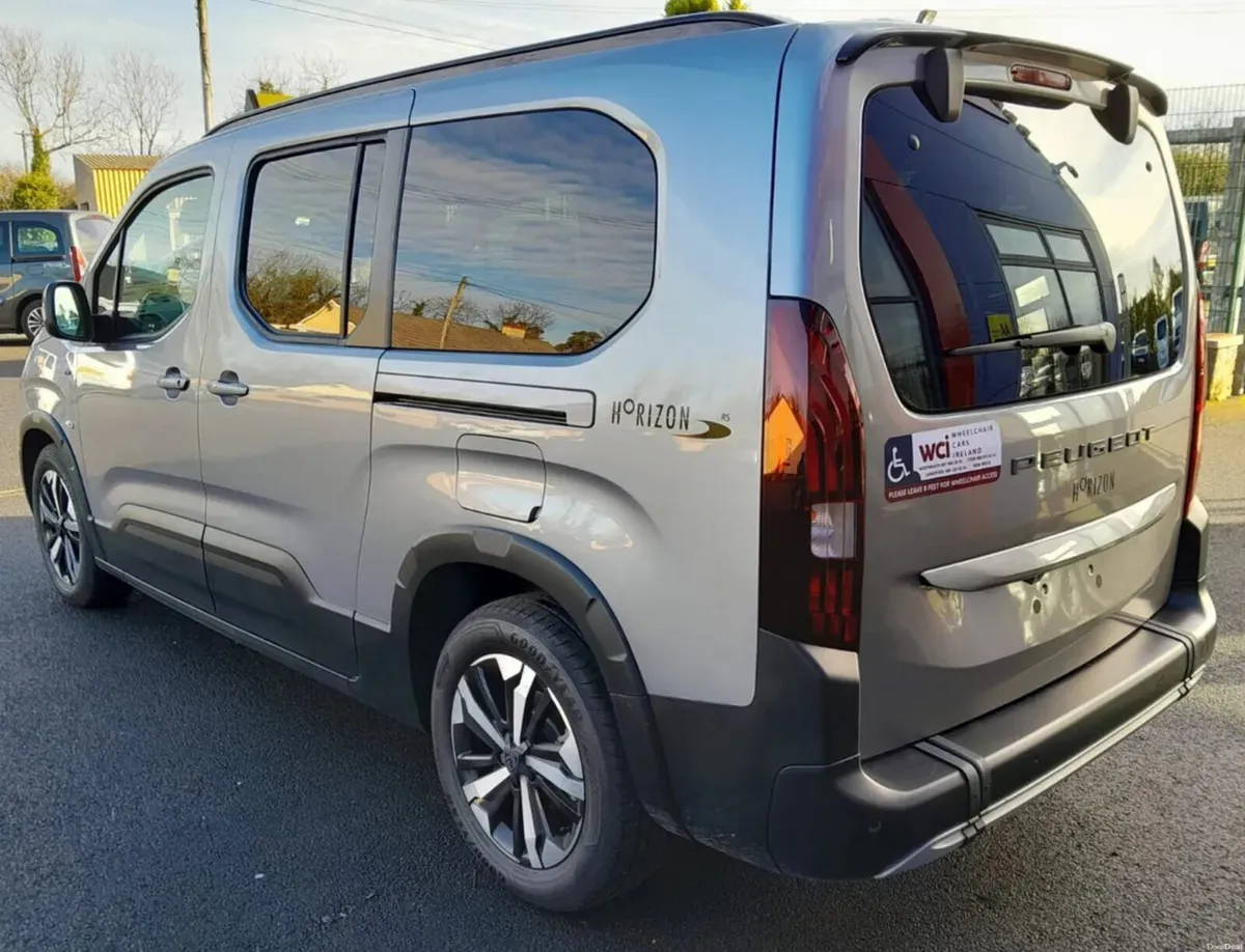 Wheelchair Taxi Peugeot Rifter Horizon GT Line 262 - Image 5