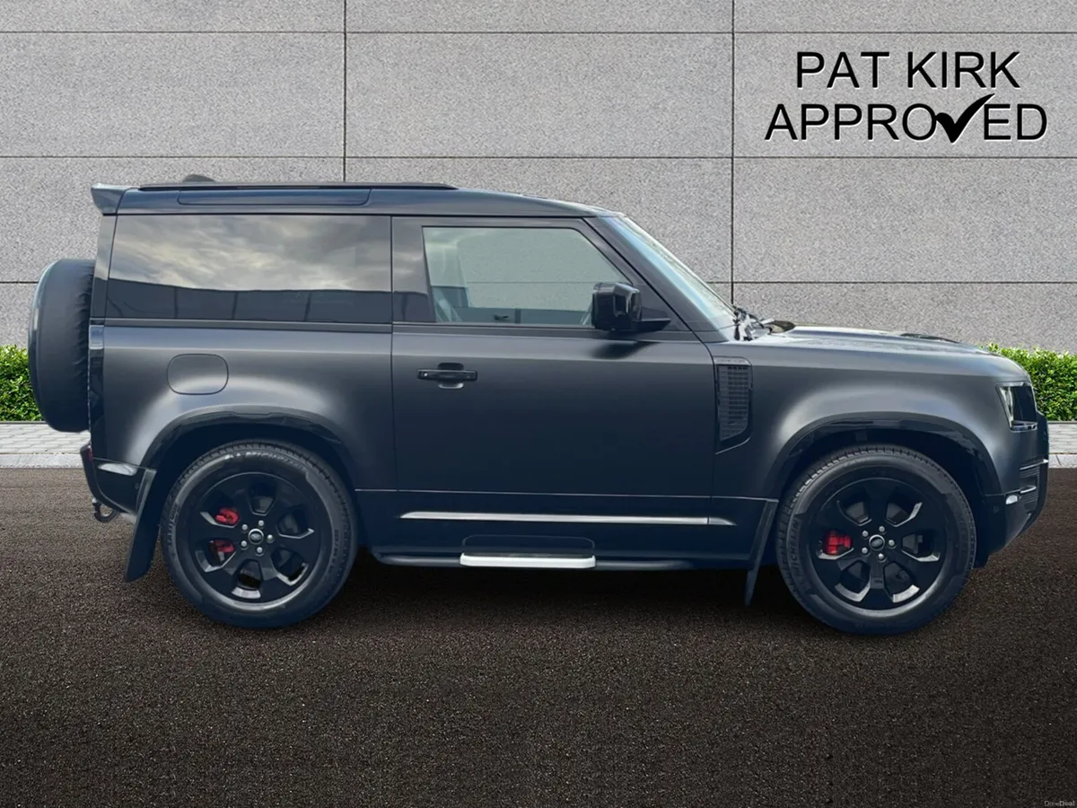 Land Rover Defender Diesel Estate X-Dynamic SE - Image 4