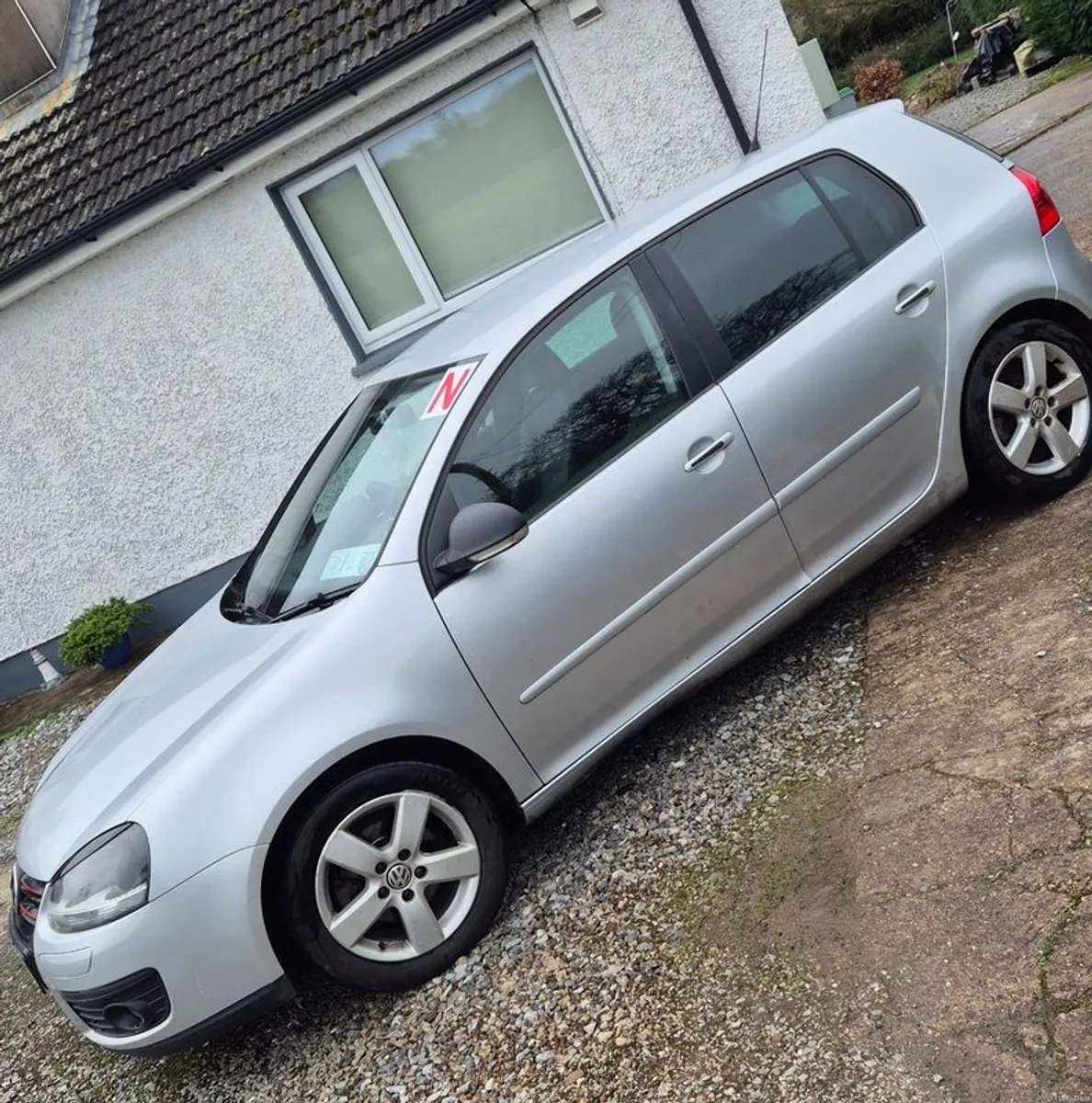 2009 Volkswagen Golf - Image 2