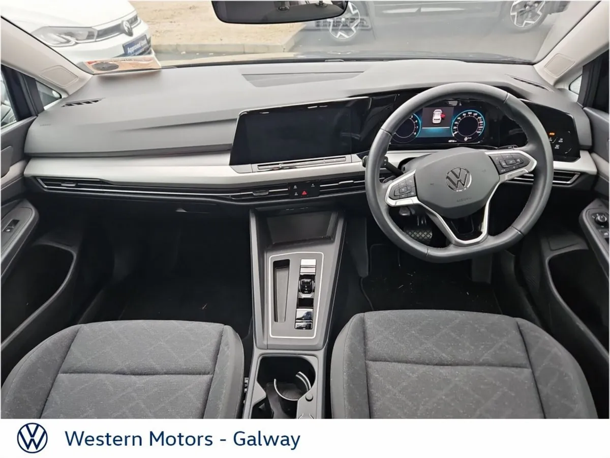 Volkswagen Golf 1.0 TSI 110HP Life,Automatic,Stunn - Image 2