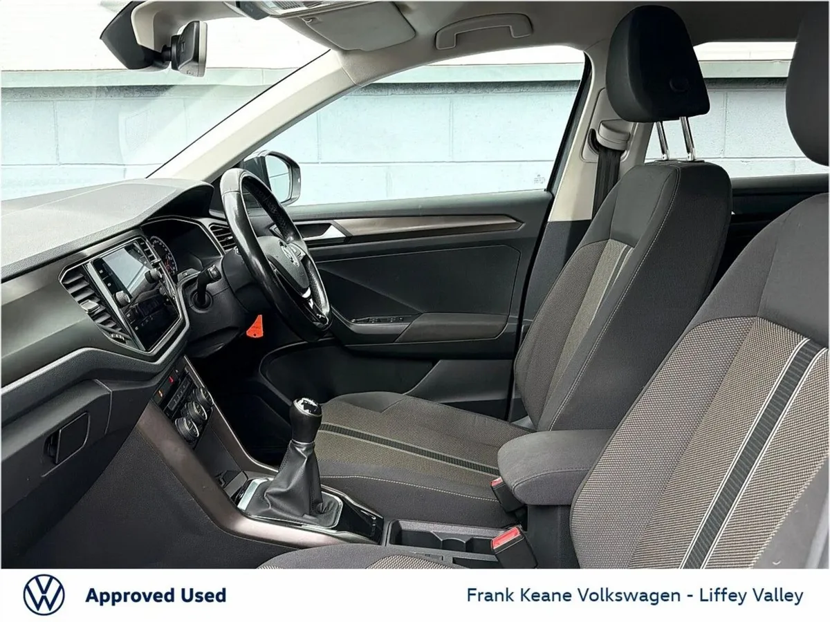 Volkswagen T-Roc DESIGN 1.0 TSI 110BHP *ONE OWNER* - Image 4