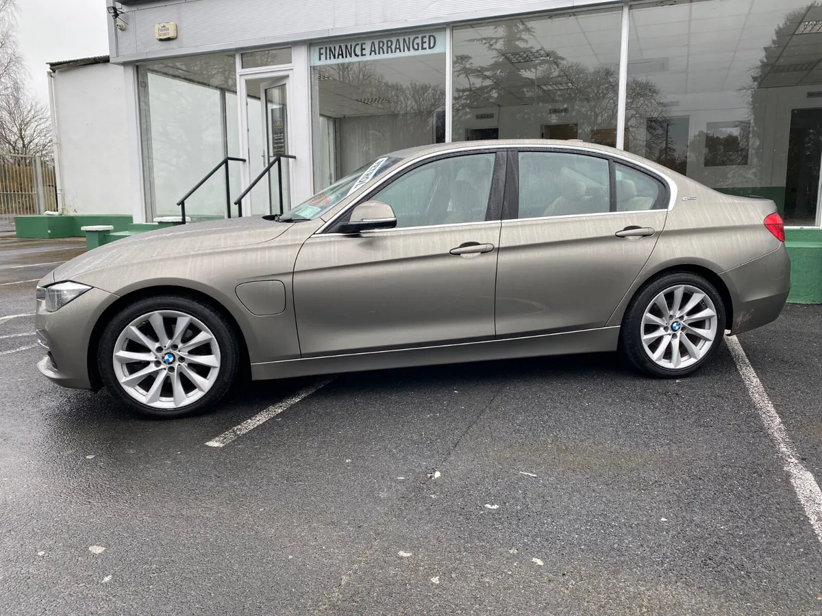 BMW 3-Series  Hybrid Auto - Image 3